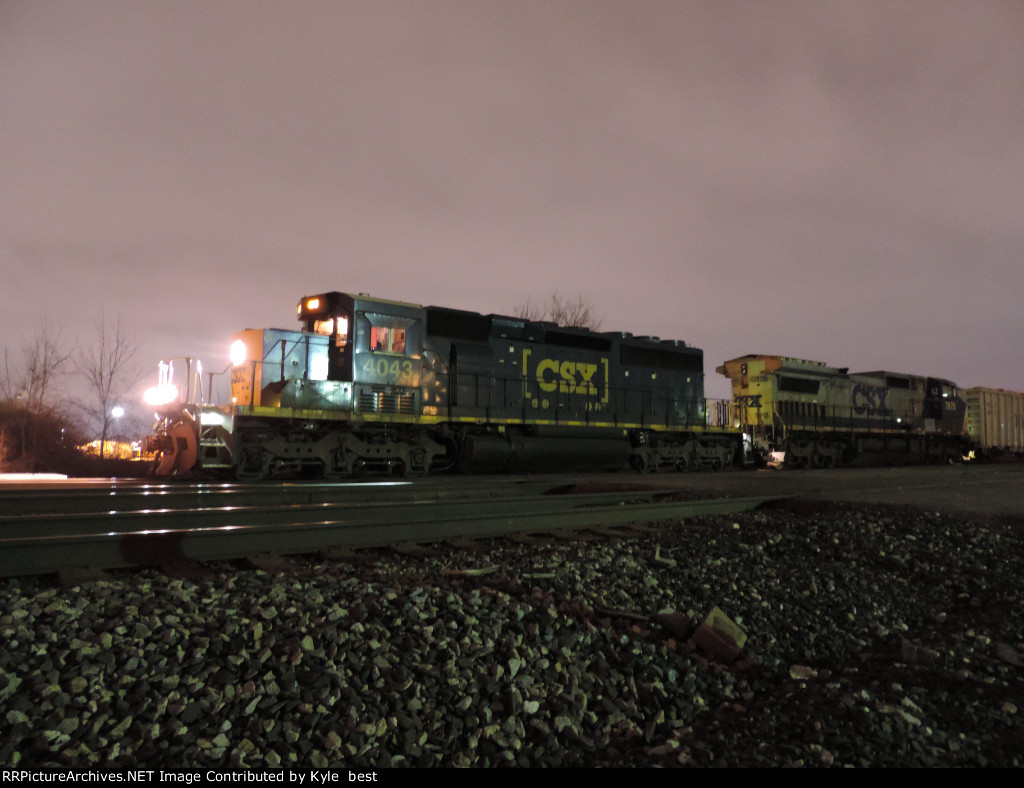 CSX 4043 on M567